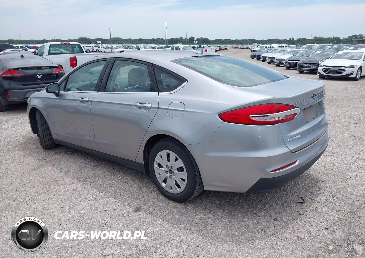 2020 Ford Fusion S VIN:3FA6P0G78LR201082 - 3