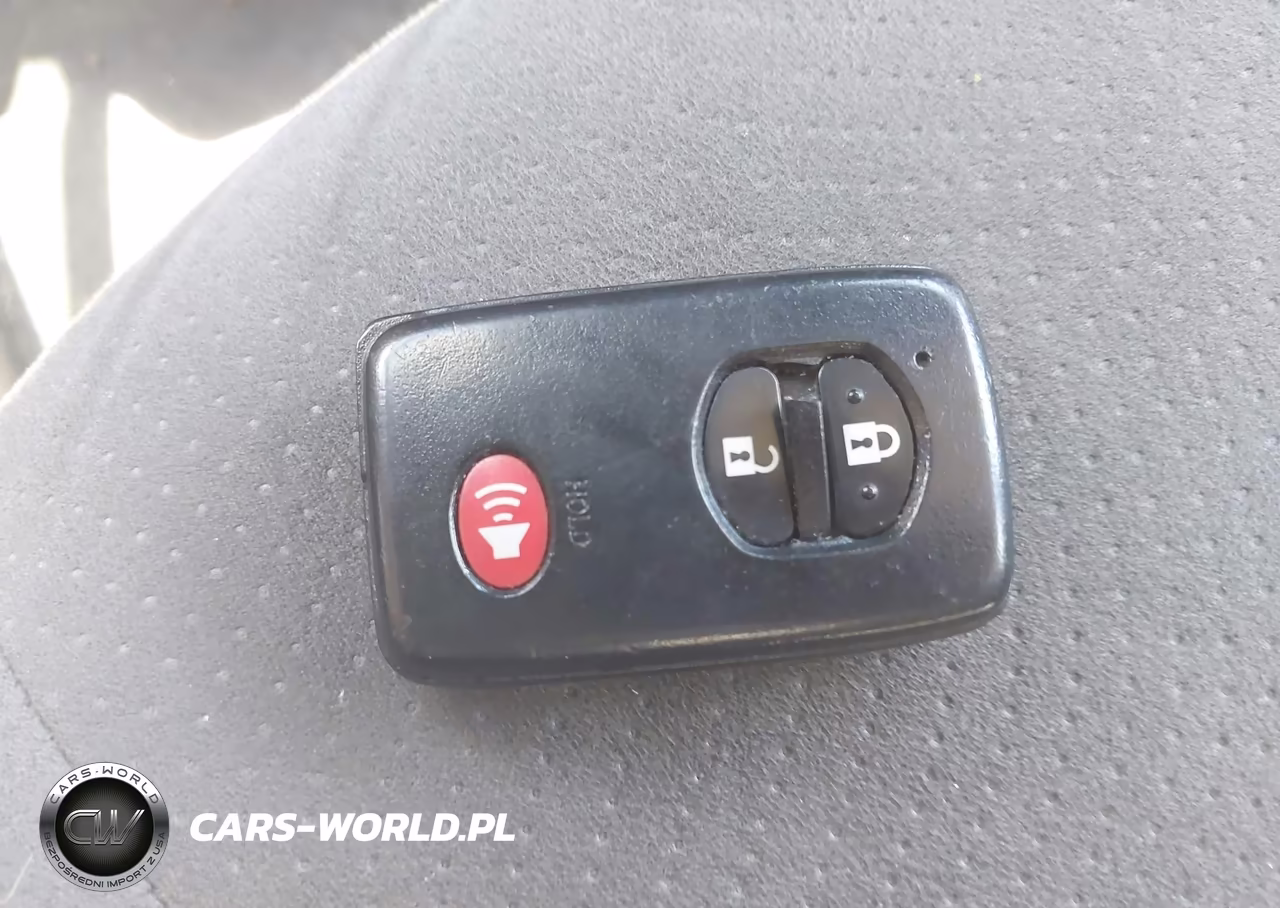 2015 Toyota Prius Two VIN:JTDKN3DU5F1978571 - 11