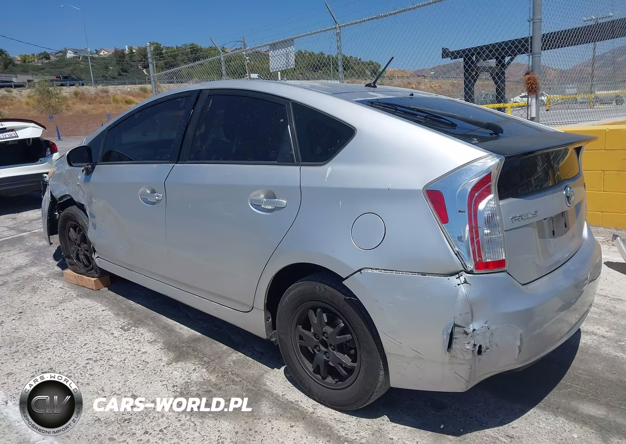 2015 Toyota Prius Two VIN:JTDKN3DU5F1978571 - 3