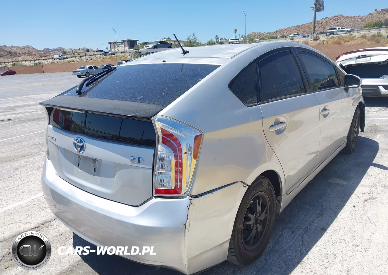 2015 Toyota Prius Two VIN:JTDKN3DU5F1978571 - 4