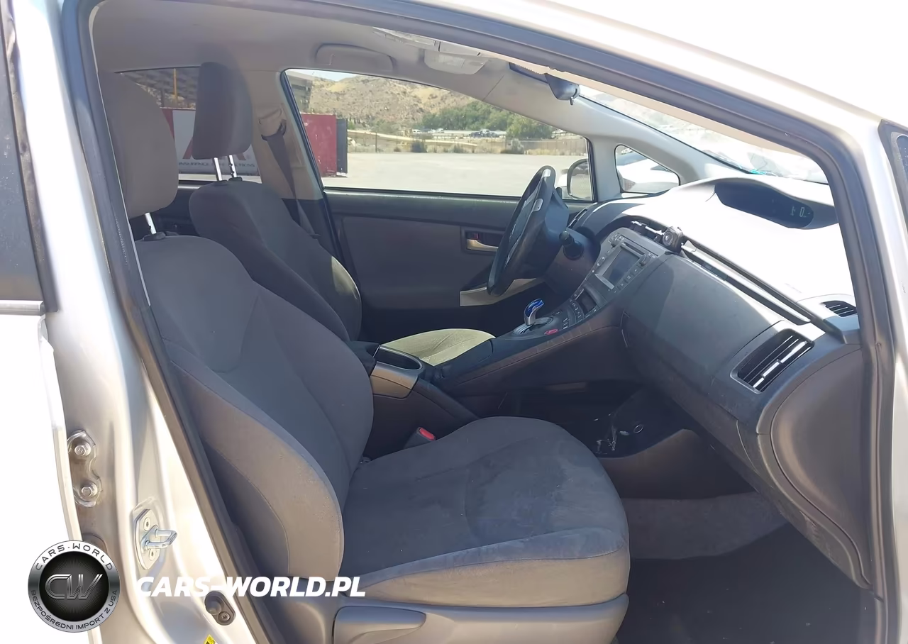 2015 Toyota Prius Two VIN:JTDKN3DU5F1978571 - 5