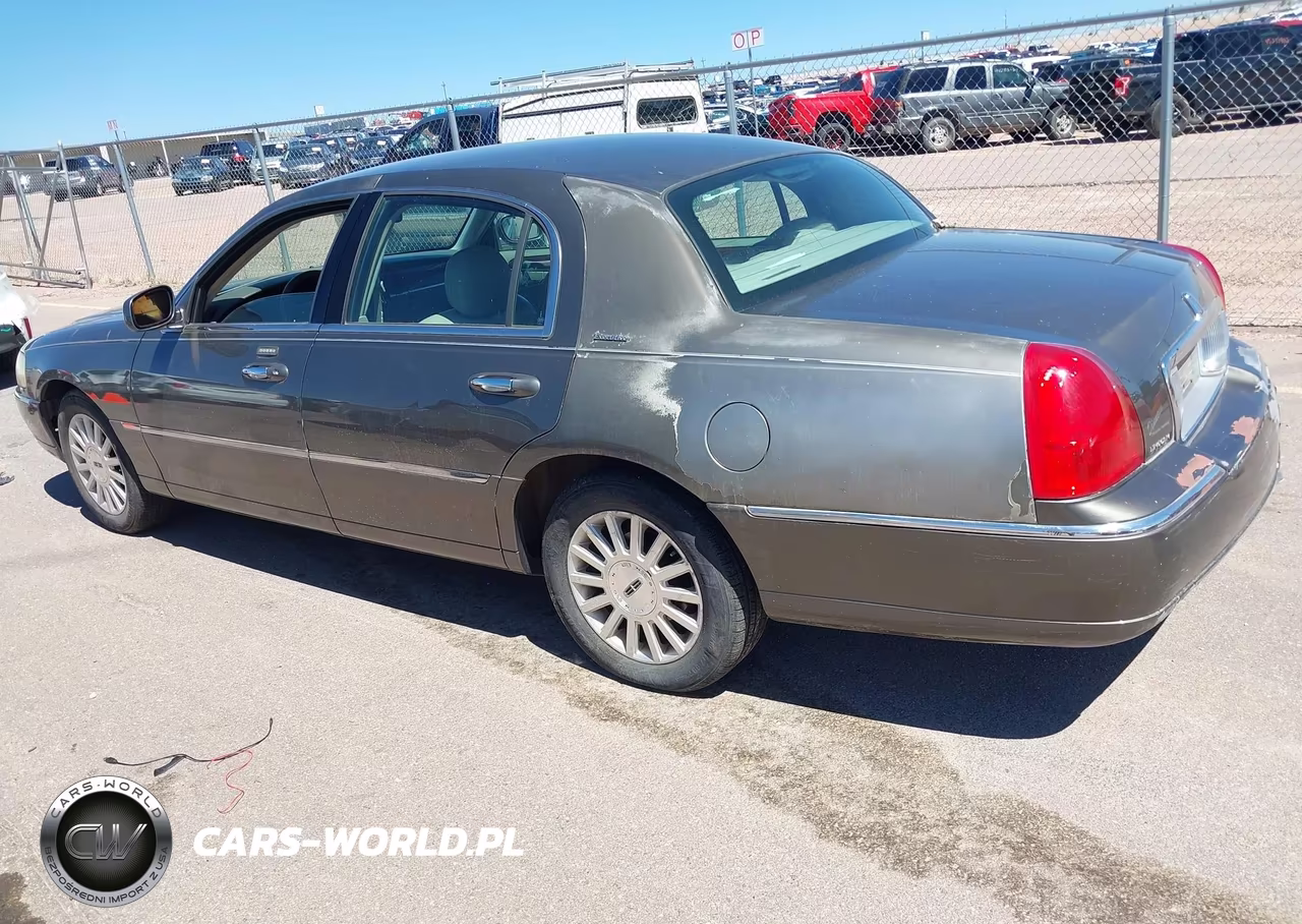 2003 Lincoln Town Car Executive VIN:1LNHM81W43Y704549 - 3