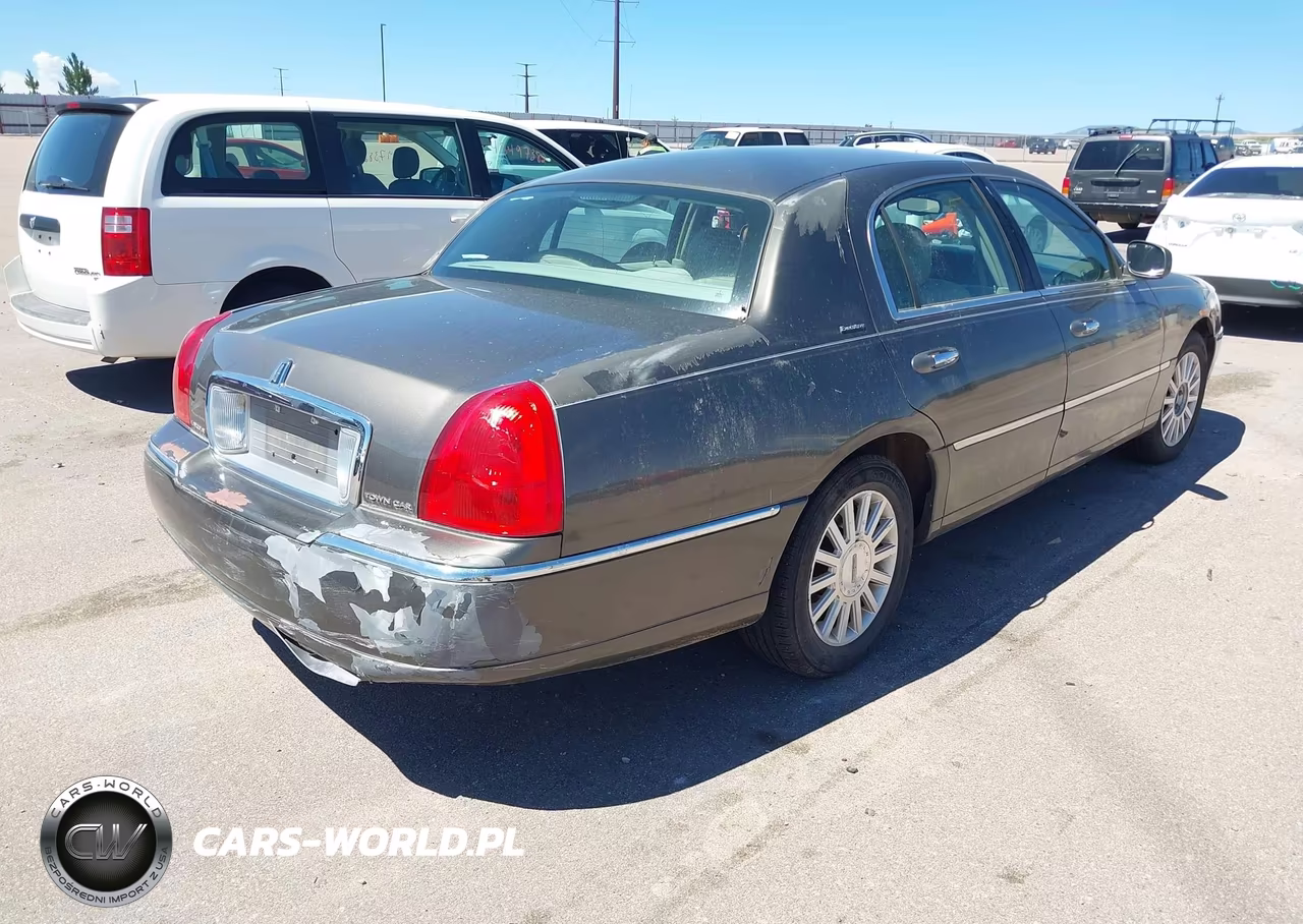 2003 Lincoln Town Car Executive VIN:1LNHM81W43Y704549 - 4