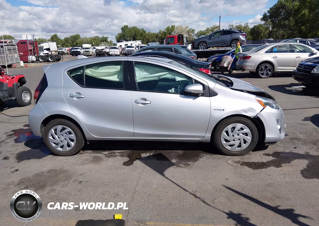 2016 Toyota Prius C Two VIN:JTDKDTB33G1115251 - 13