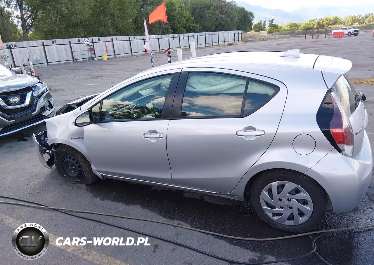 2016 Toyota Prius C Two VIN:JTDKDTB33G1115251 - 14