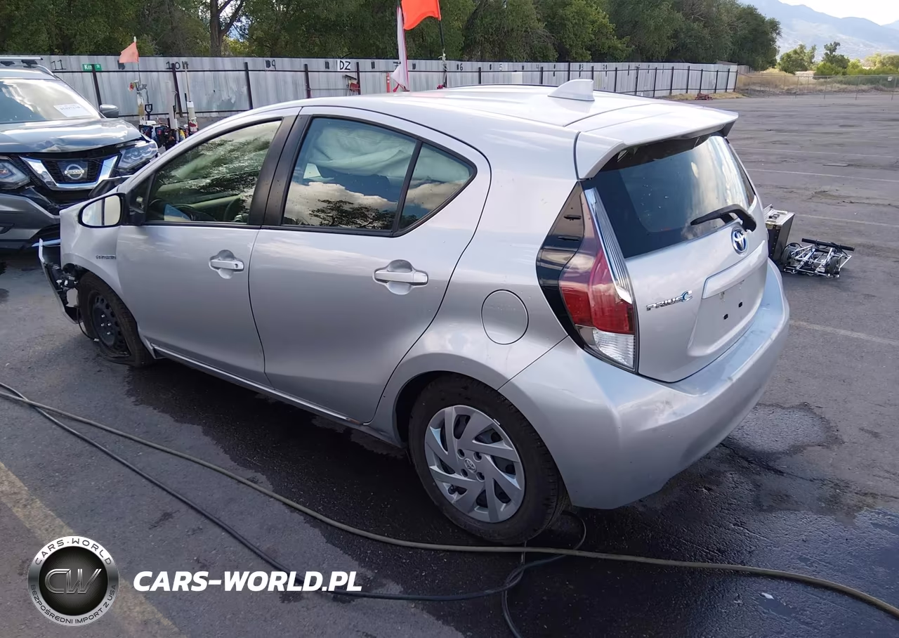 2016 Toyota Prius C Two VIN:JTDKDTB33G1115251 - 3