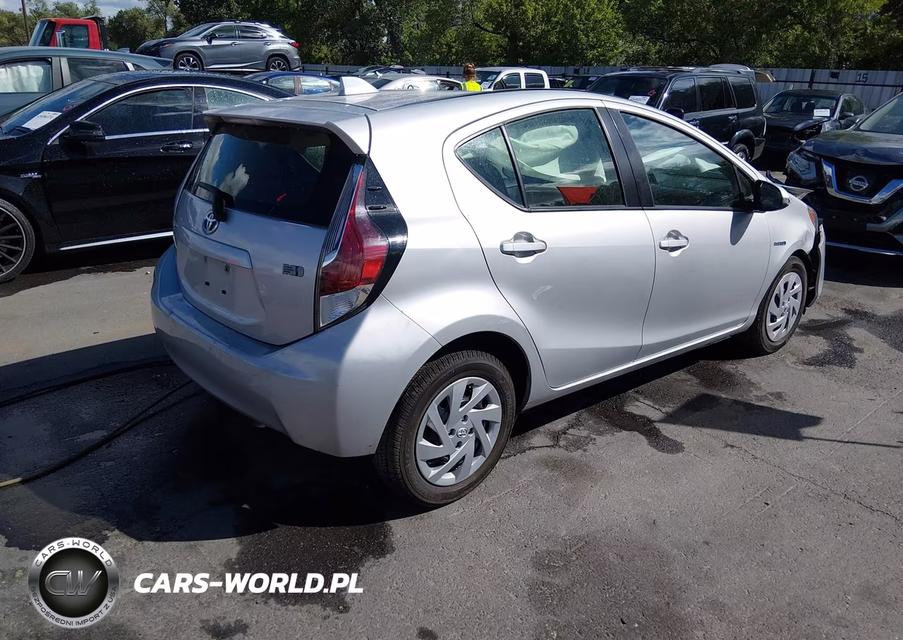 2016 Toyota Prius C Two VIN:JTDKDTB33G1115251 - 4