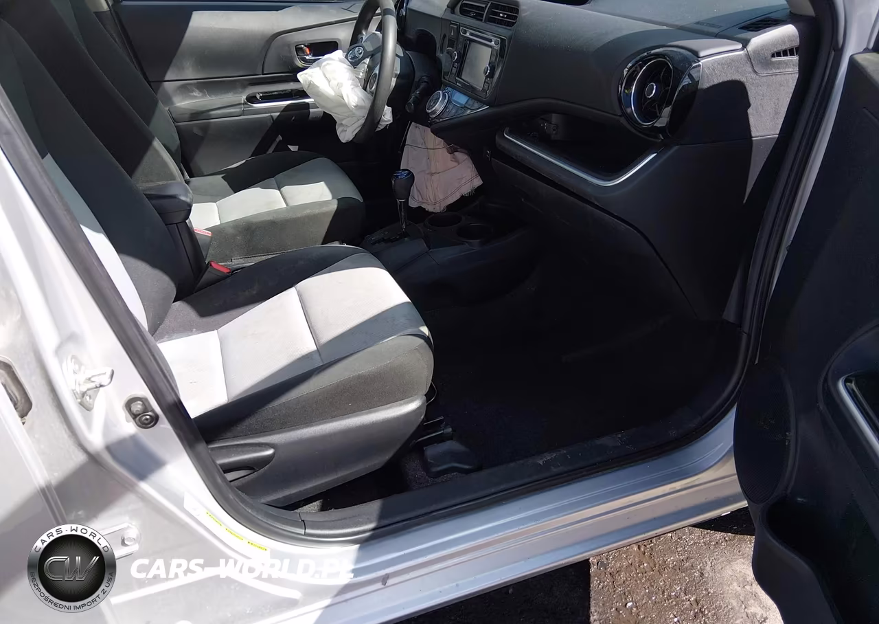 2016 Toyota Prius C Two VIN:JTDKDTB33G1115251 - 5