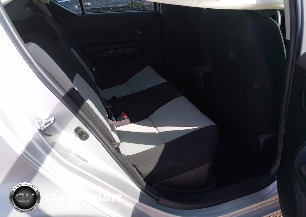 2016 Toyota Prius C Two VIN:JTDKDTB33G1115251 - 8