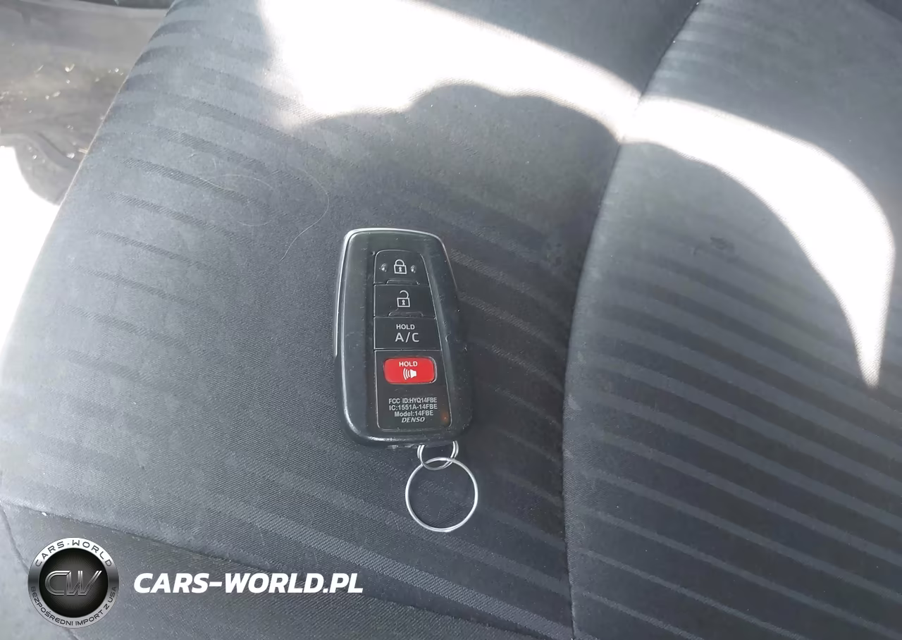 2018 Toyota Prius Prime Plus VIN:JTDKARFP5J3077252 - 11