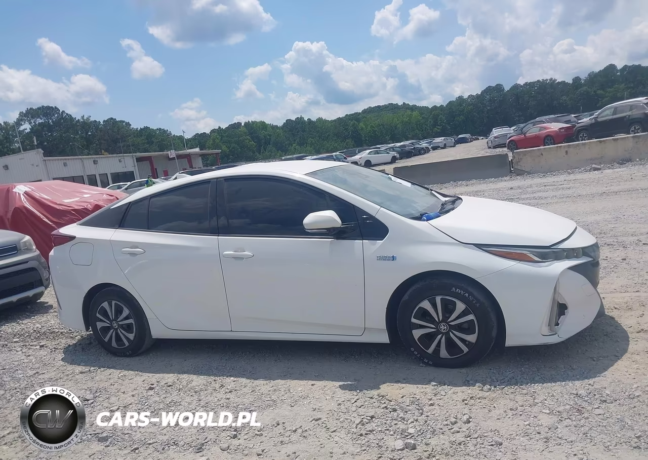 2018 Toyota Prius Prime Plus VIN:JTDKARFP5J3077252 - 13