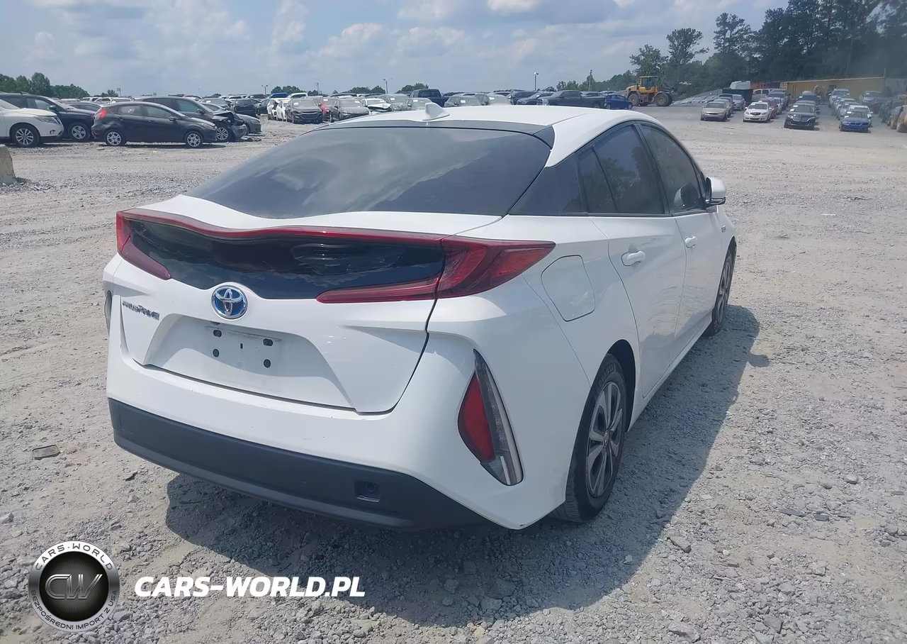 2018 Toyota Prius Prime Plus VIN:JTDKARFP5J3077252 - 4