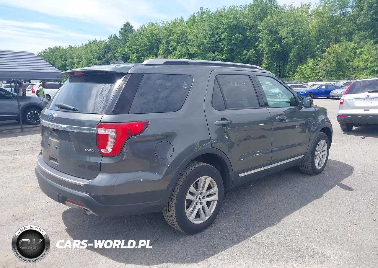 2018 Ford Explorer Xlt VIN:1FM5K8D84JGA50323 - 4