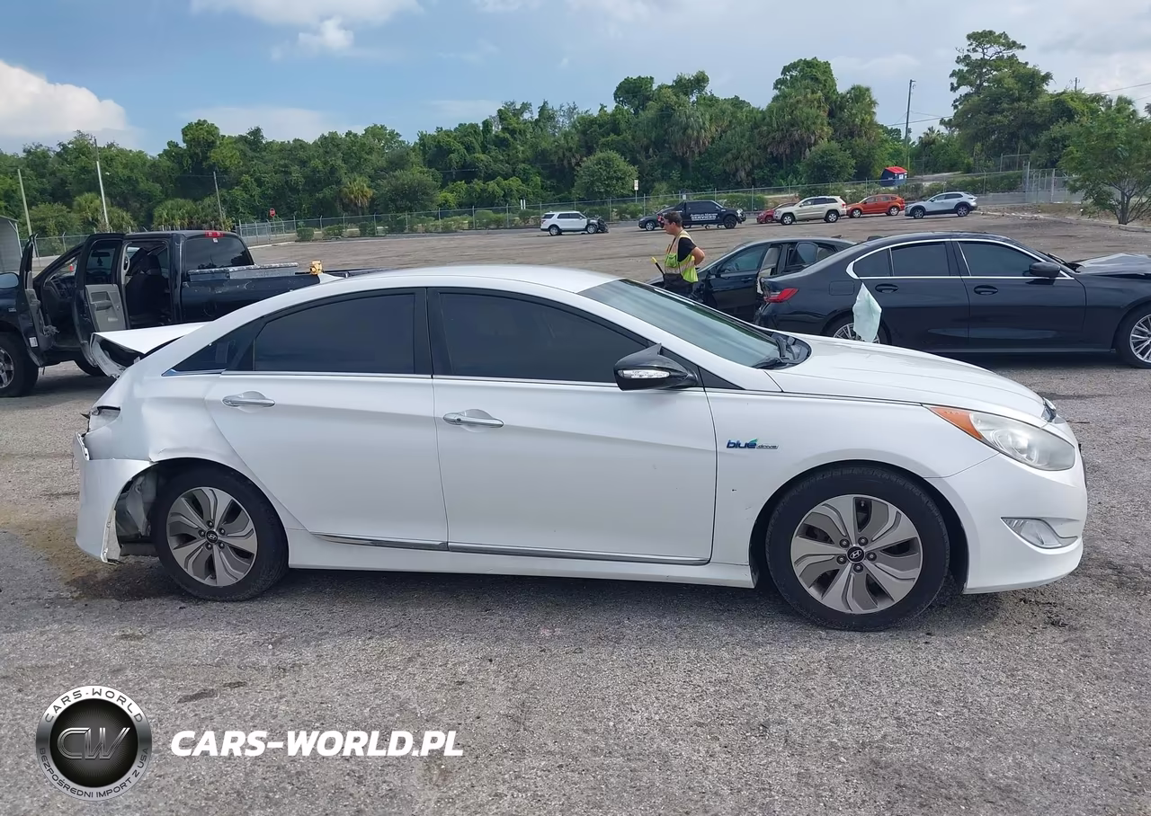 2013 Hyundai Sonata Hybrid Limited VIN:KMHEC4A40DA096858 - 13