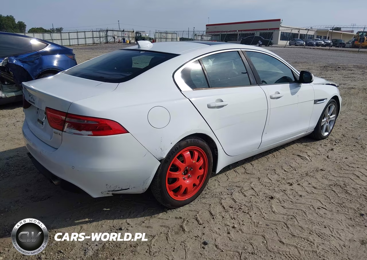 2017 Jaguar Xe 25T Premium VIN:SAJAD4BG3HA971141 - 4