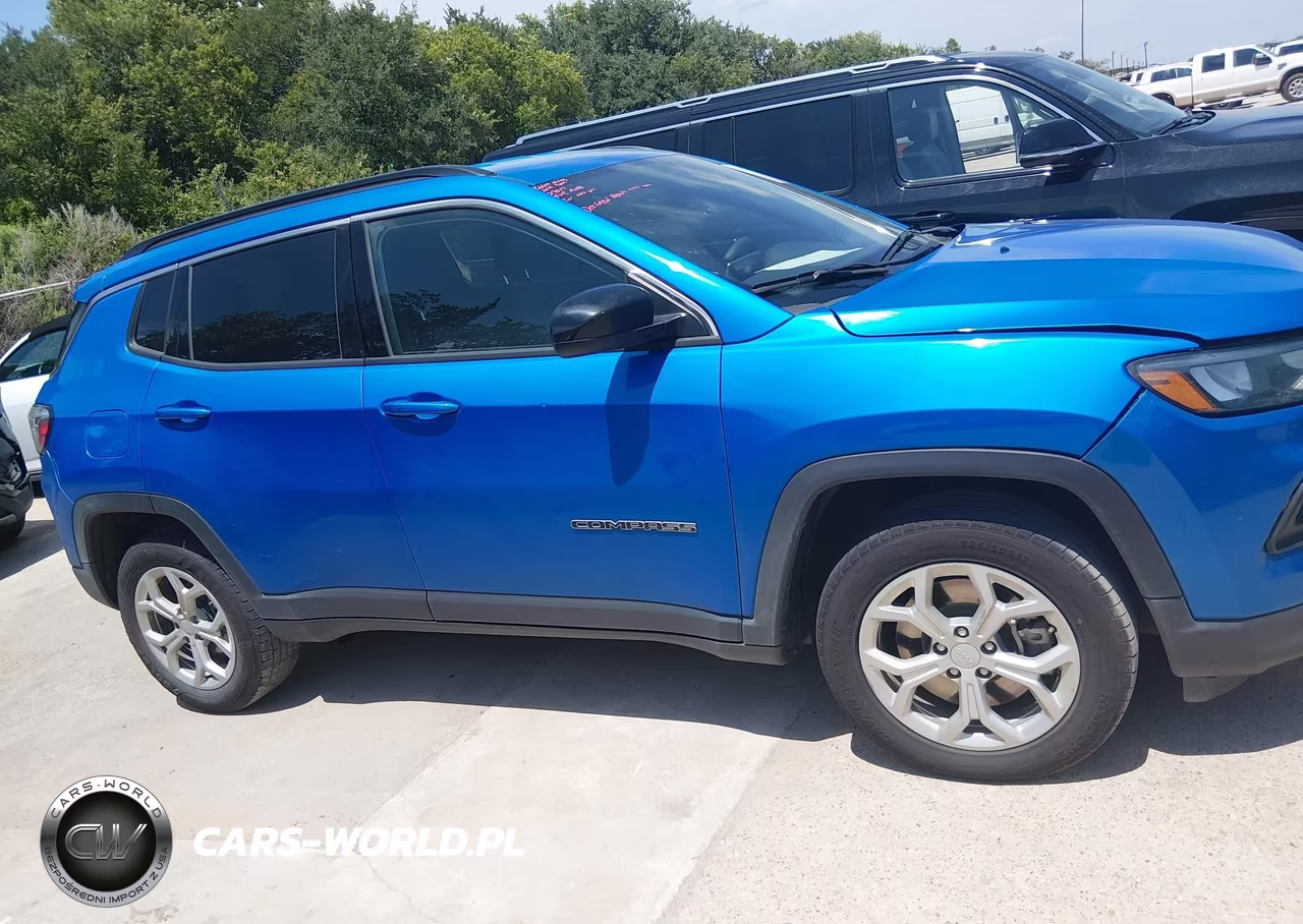 2024 Jeep Compass Latitude 4X4 VIN:3C4NJDBN2RT100684 - 13