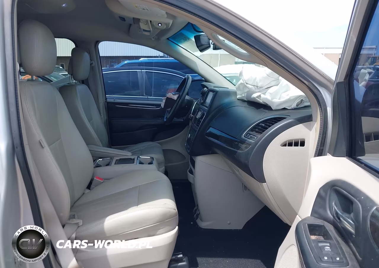 2012 Chrysler Town & Country Touring VIN:2C4RC1BG3CR327727 - 5