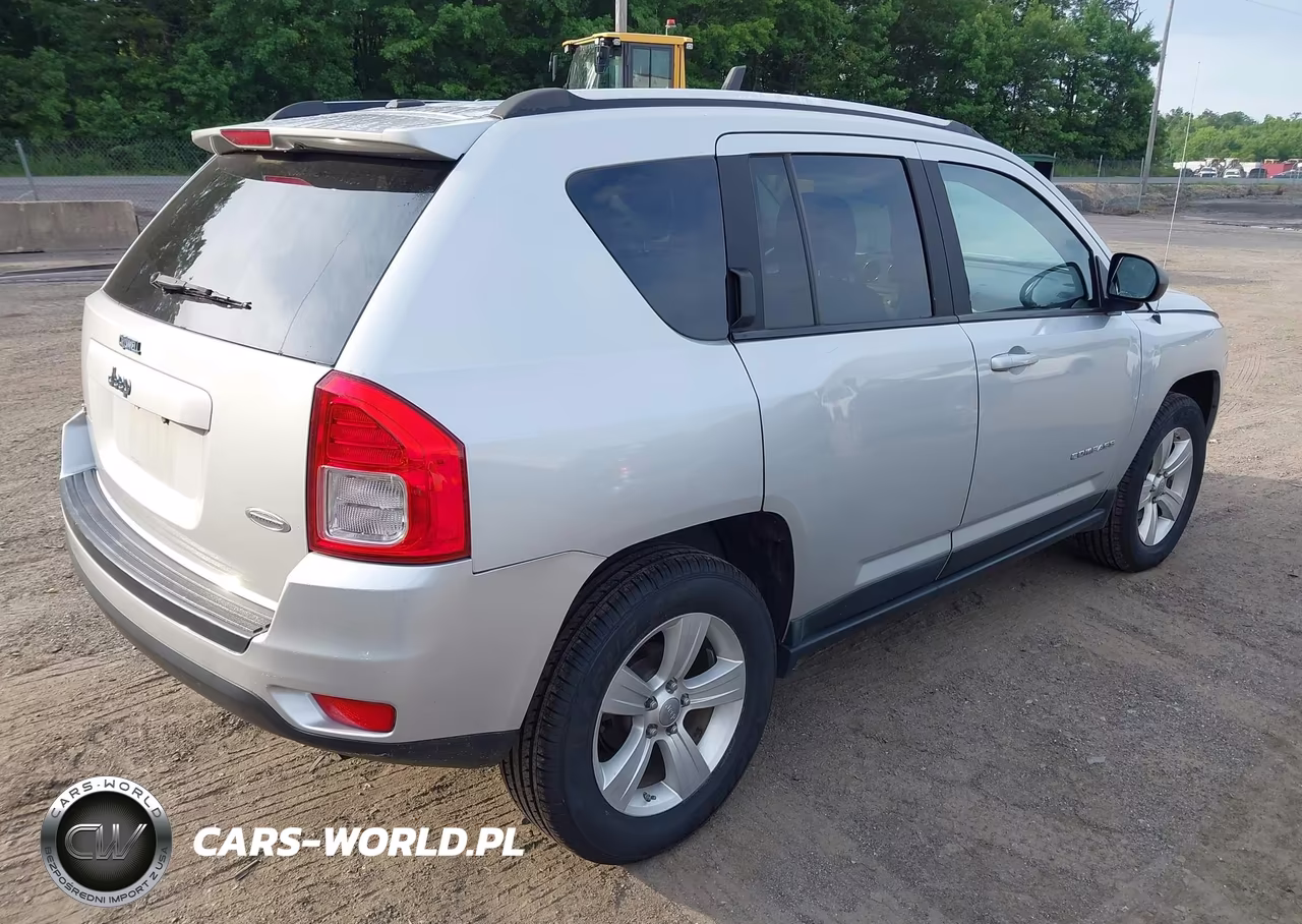 2012 Jeep Compass Latitude VIN:1C4NJDEB8CD501851 - 4