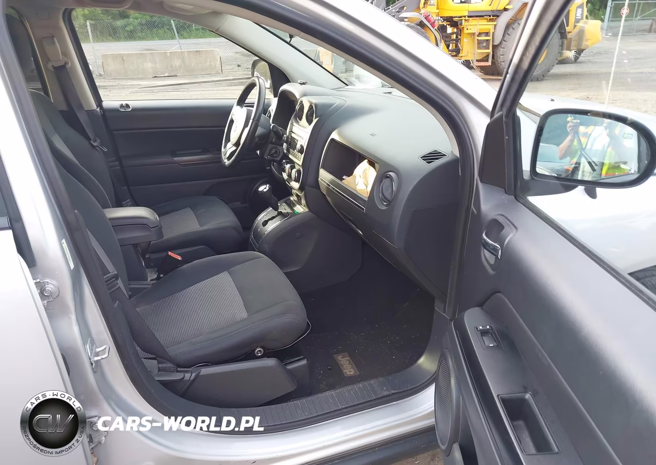 2012 Jeep Compass Latitude VIN:1C4NJDEB8CD501851 - 5