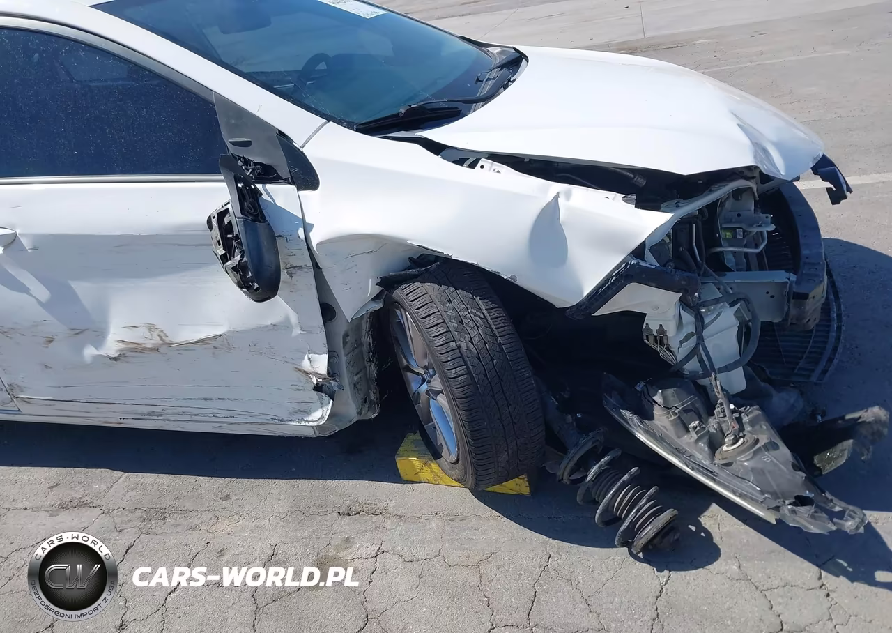 2014 Toyota Corolla Le Plus VIN:5YFBURHEXEP056901 - 13