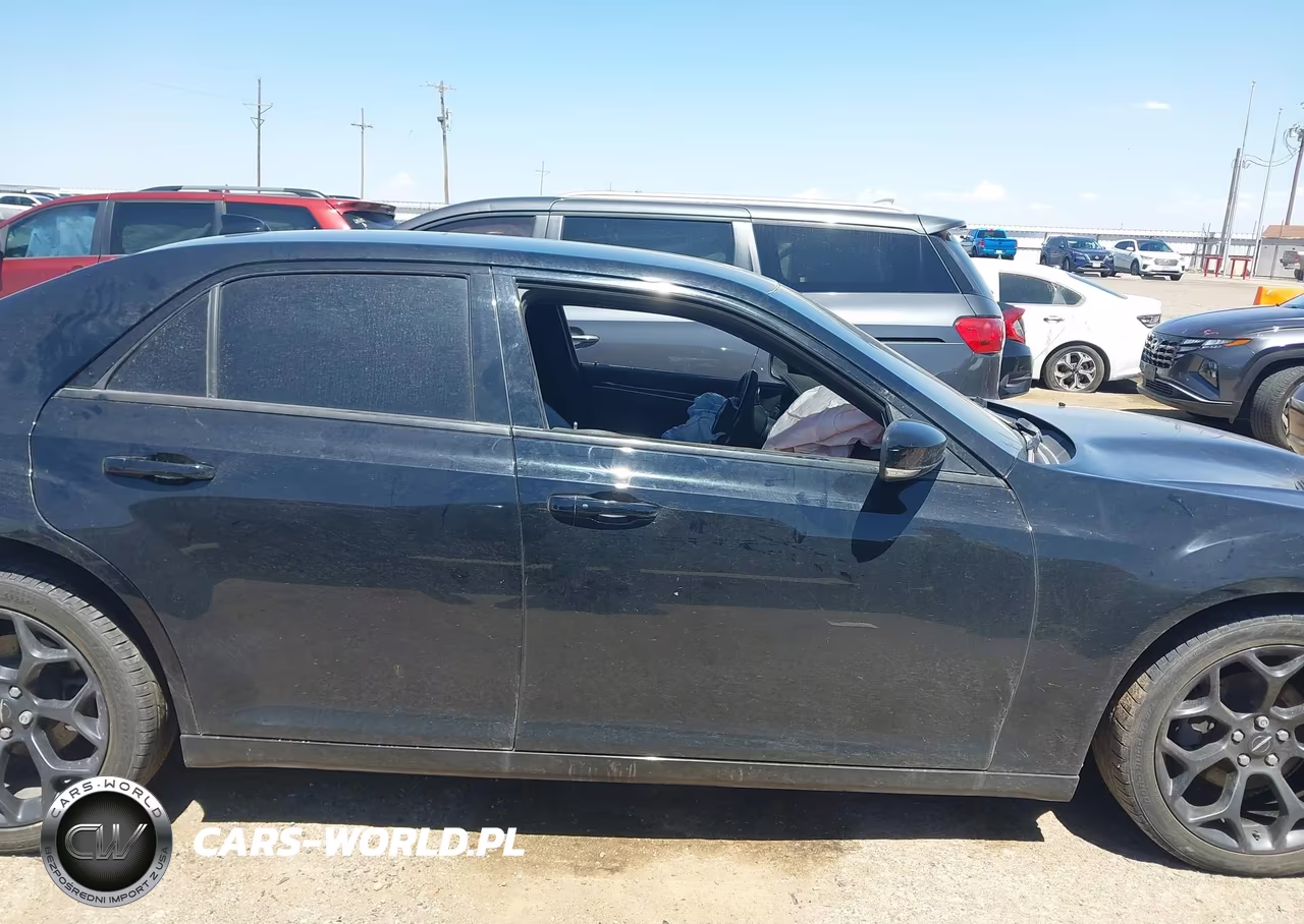 2019 Chrysler 300 300S VIN:2C3CCABG4KH524050 - 14
