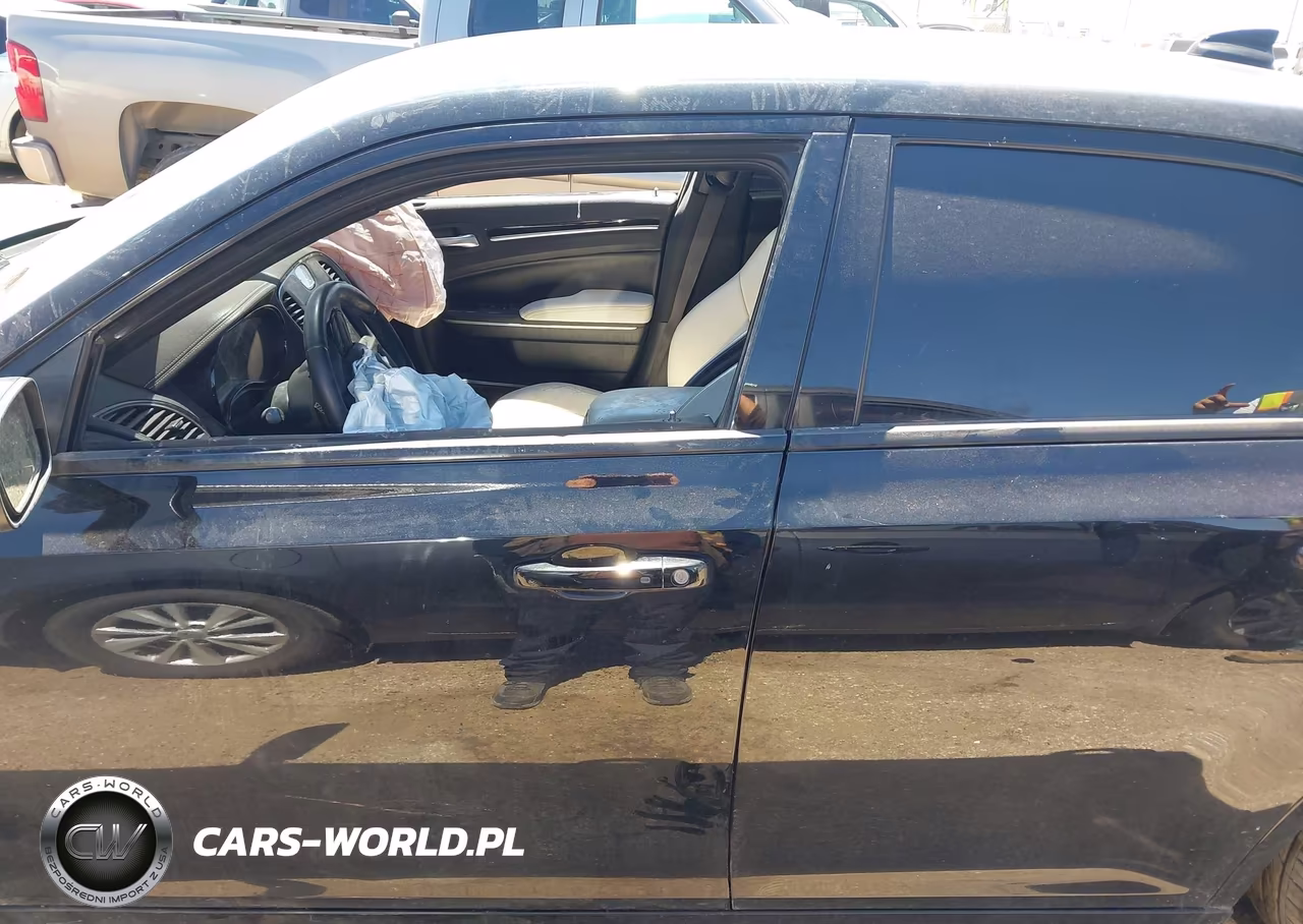 2019 Chrysler 300 300S VIN:2C3CCABG4KH524050 - 15