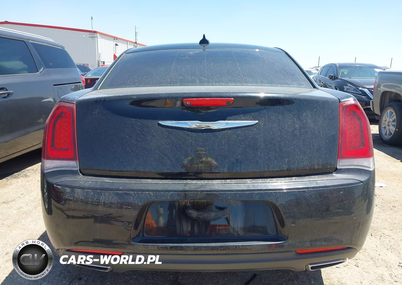 2019 Chrysler 300 300S VIN:2C3CCABG4KH524050 - 17