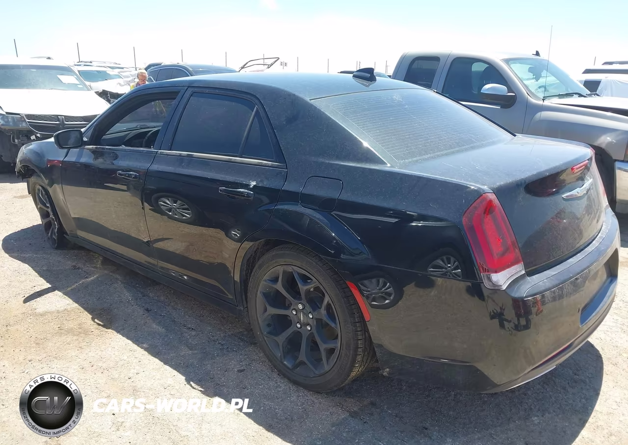 2019 Chrysler 300 300S VIN:2C3CCABG4KH524050 - 3