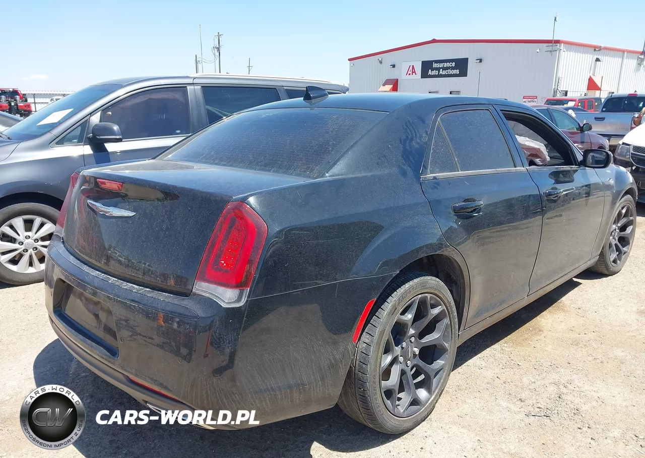 2019 Chrysler 300 300S VIN:2C3CCABG4KH524050 - 4