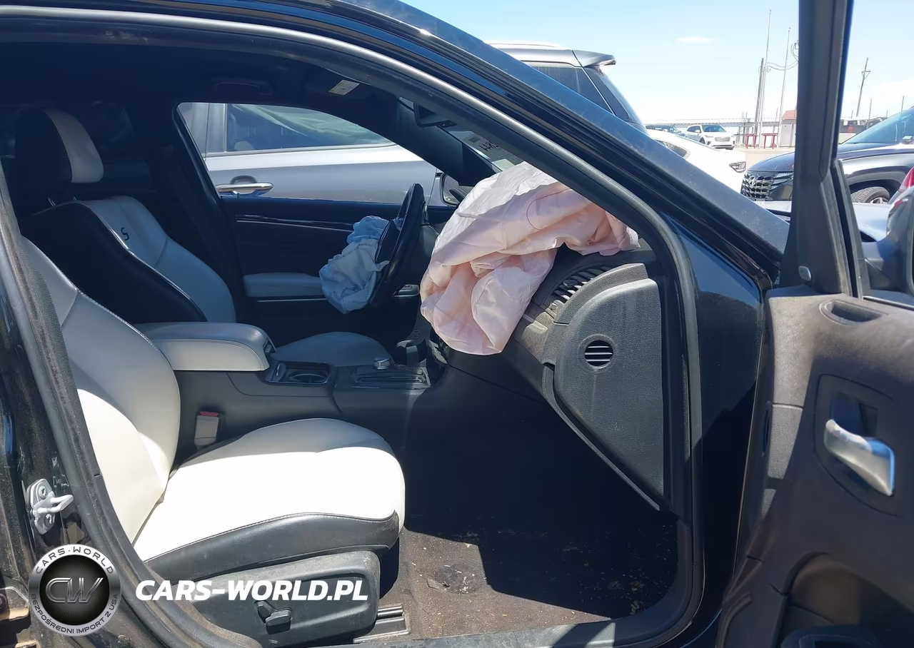 2019 Chrysler 300 300S VIN:2C3CCABG4KH524050 - 5