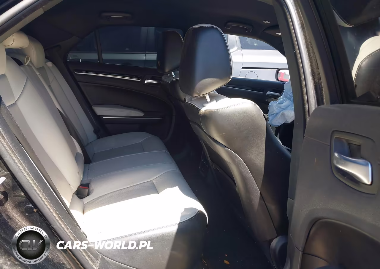 2019 Chrysler 300 300S VIN:2C3CCABG4KH524050 - 8