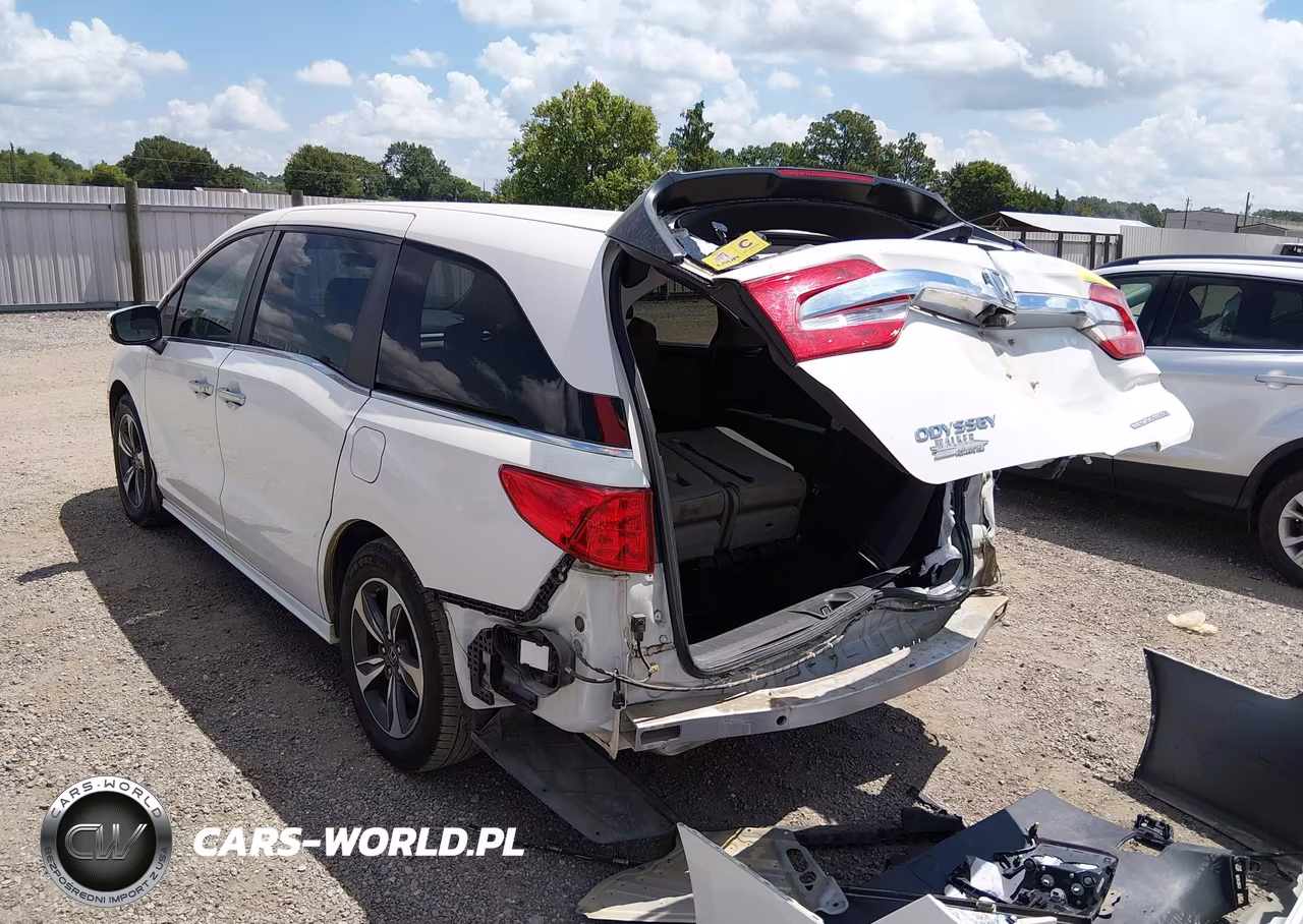 2019 Honda Odyssey Touring VIN:5FNRL6H85KB067838 - 3