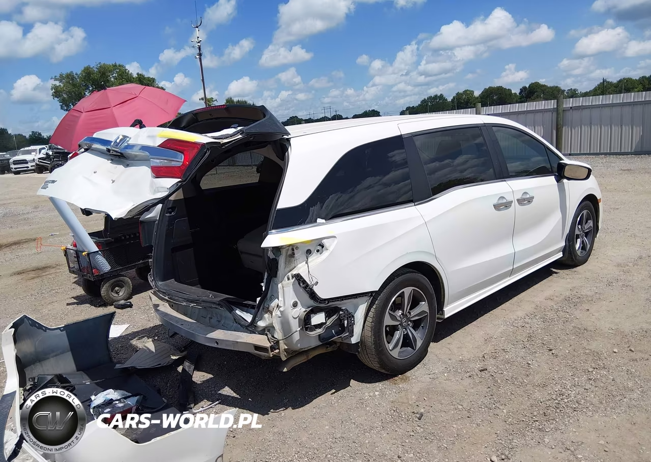 2019 Honda Odyssey Touring VIN:5FNRL6H85KB067838 - 4