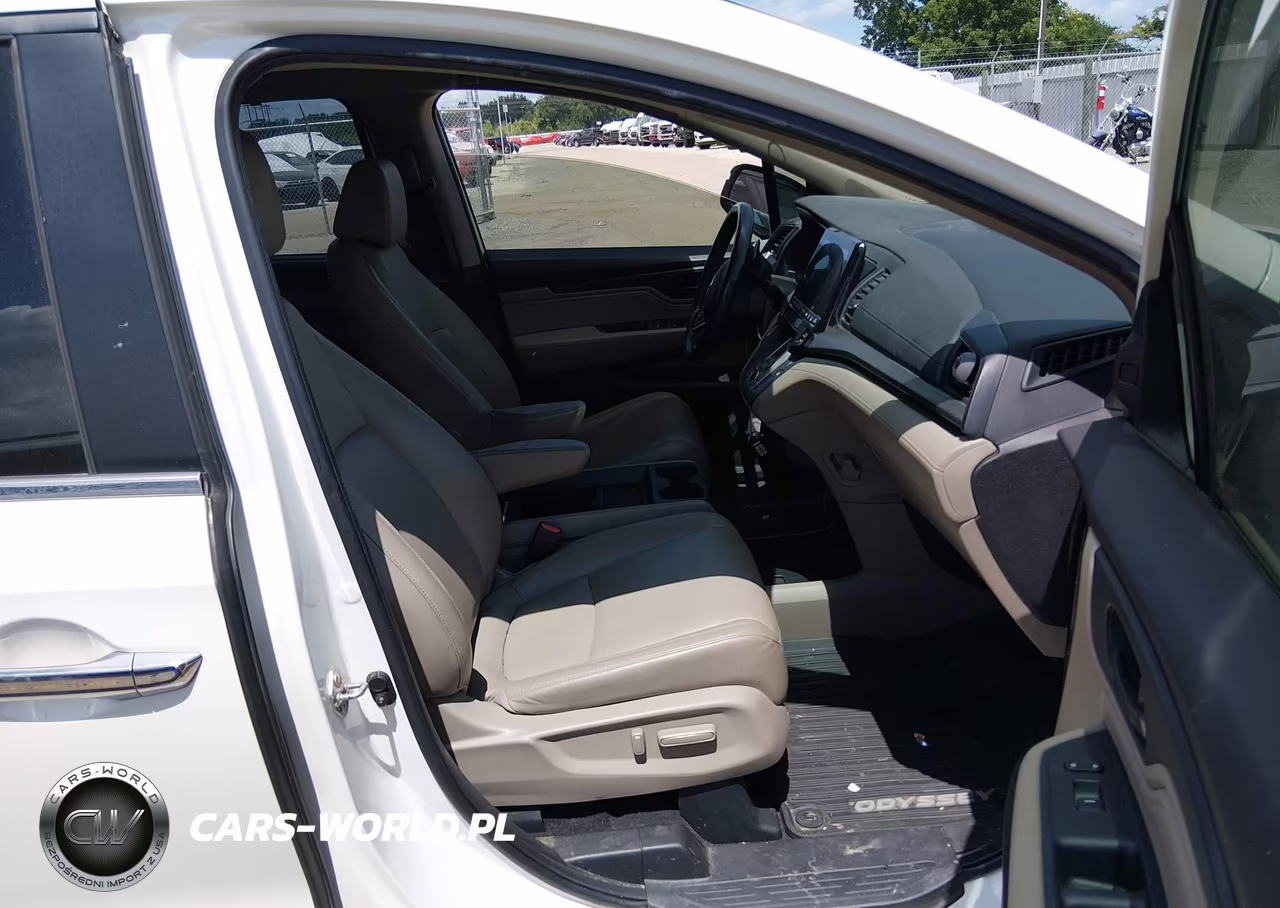 2019 Honda Odyssey Touring VIN:5FNRL6H85KB067838 - 5