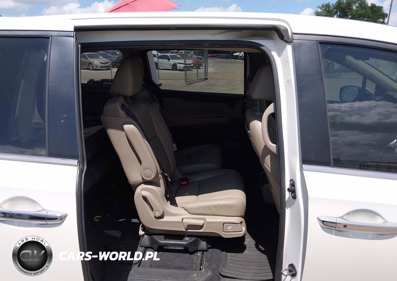 2019 Honda Odyssey Touring VIN:5FNRL6H85KB067838 - 6