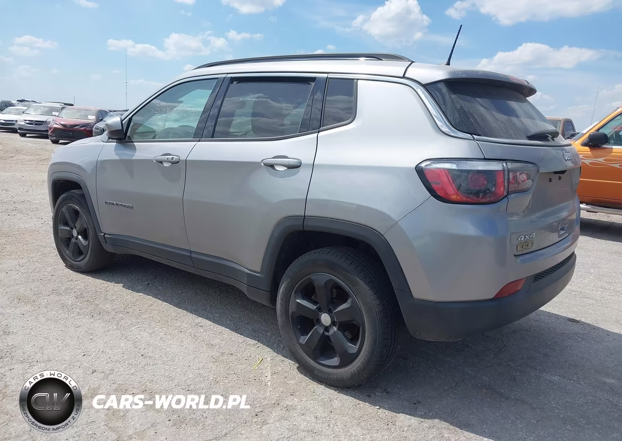 2019 Jeep Compass Latitude 4X4 VIN:3C4NJDBB1KT767922 - 3