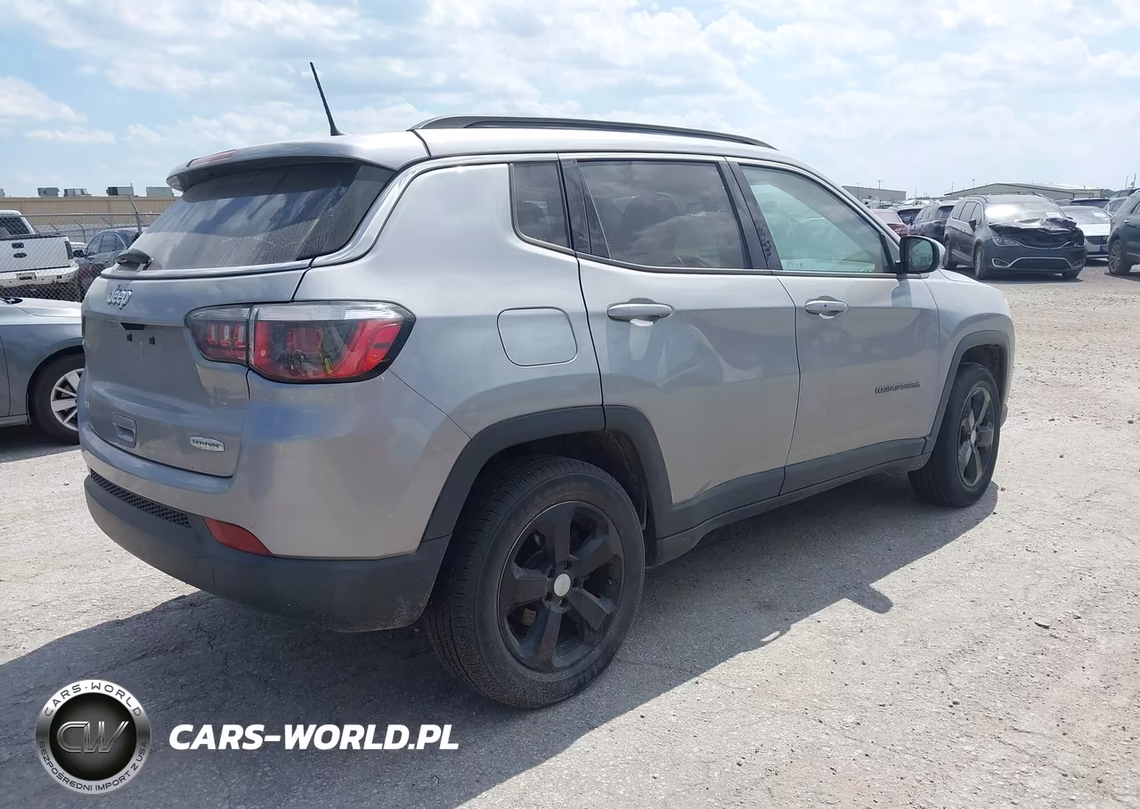 2019 Jeep Compass Latitude 4X4 VIN:3C4NJDBB1KT767922 - 4