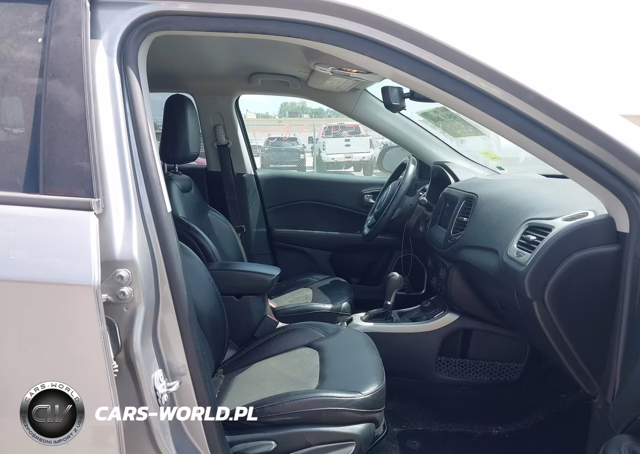 2019 Jeep Compass Latitude 4X4 VIN:3C4NJDBB1KT767922 - 5