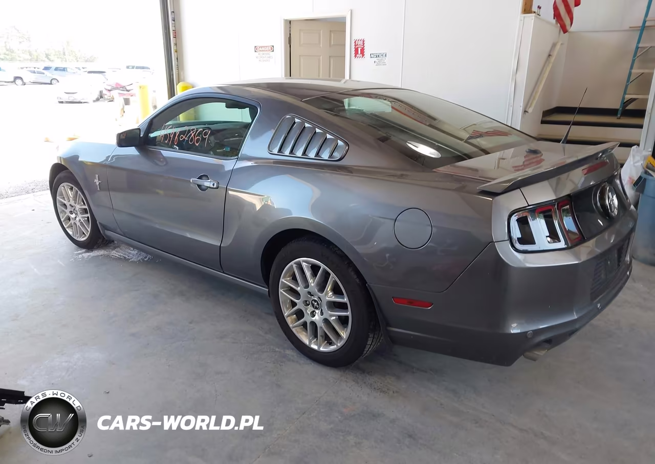 2014 Ford Mustang V6 Premium VIN:1ZVBP8AM9E5326066 - 3