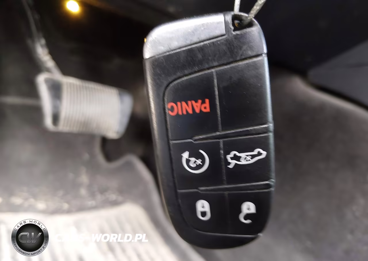 2014 Chrysler 300C VIN:2C3CCAEG9EH379751 - 11