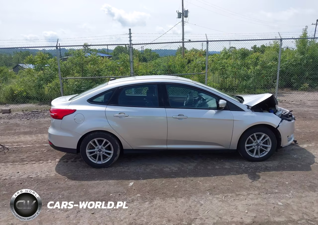 2017 Ford Focus Se VIN:1FADP3F24HL302740 - 13