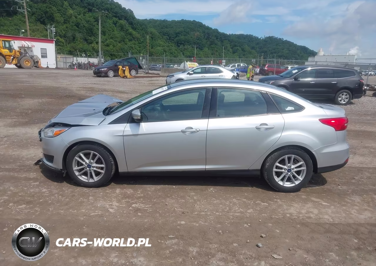 2017 Ford Focus Se VIN:1FADP3F24HL302740 - 14