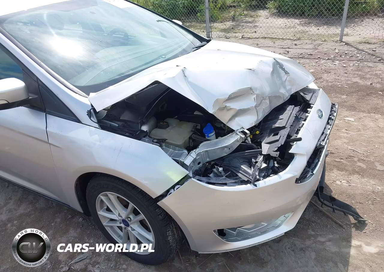 2017 Ford Focus Se VIN:1FADP3F24HL302740 - 6