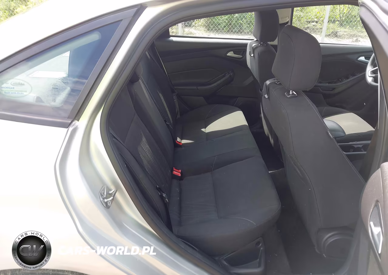 2017 Ford Focus Se VIN:1FADP3F24HL302740 - 8