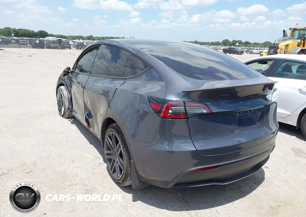 2024 Tesla Model Y Long Range Dual Motor All-Wheel Drive VIN:7SAYGDEE6RA217626 - 3