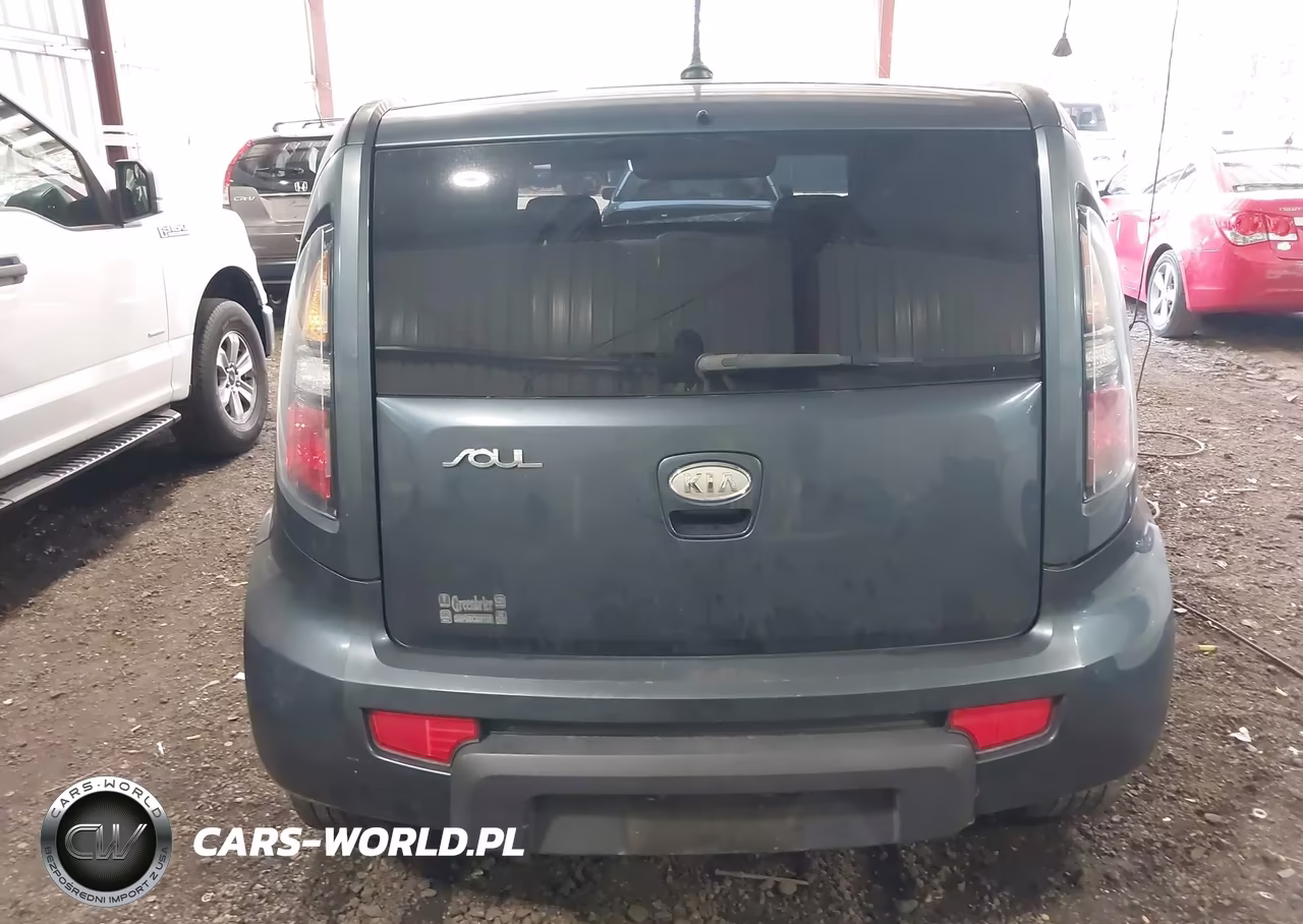 2011 Kia Soul + VIN:KNDJT2A28B7231178 - 17
