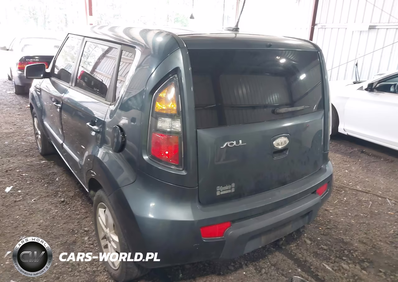 2011 Kia Soul + VIN:KNDJT2A28B7231178 - 3