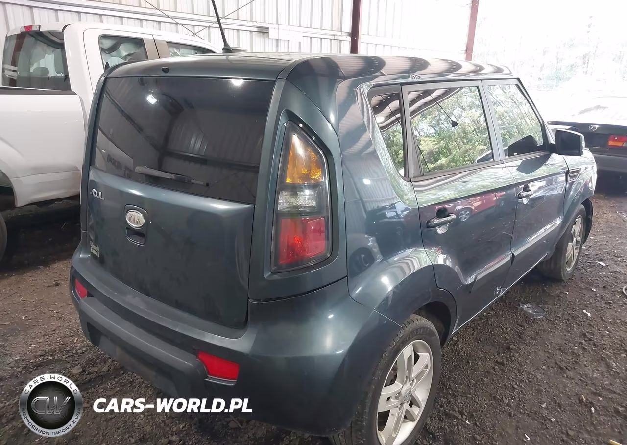 2011 Kia Soul + VIN:KNDJT2A28B7231178 - 4