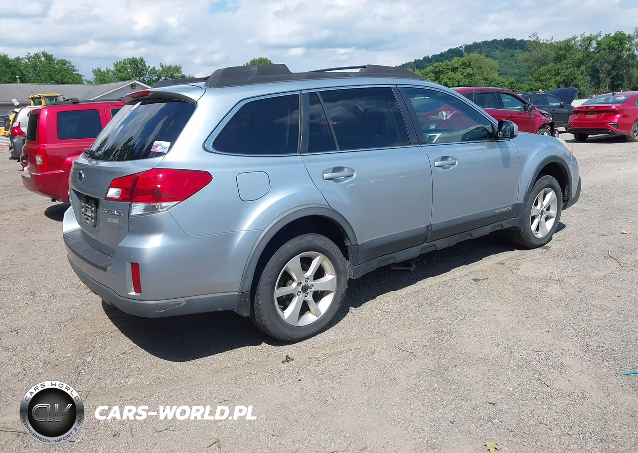 2013 Subaru Outback 2.5I Premium VIN:4S4BRBGC5D3303575 - 4