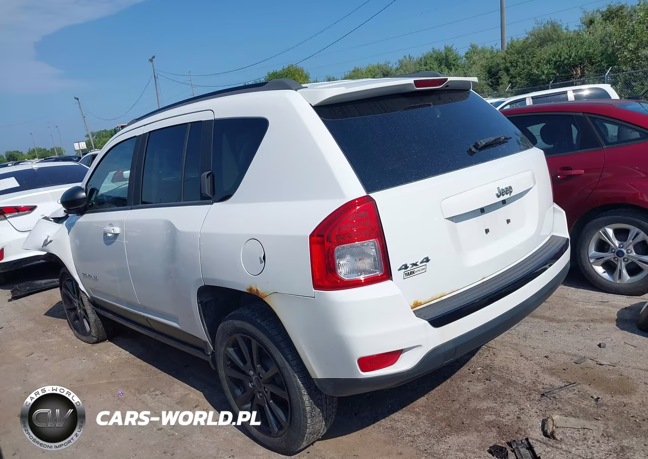 2013 Jeep Compass Latitude VIN:1C4NJDEB6DD236302 - 3